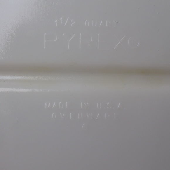 Vintage Pyrex 1 1/2 QT Red Friendship Birds Oval Divided Lidded Casserole - Picture 7 of 9